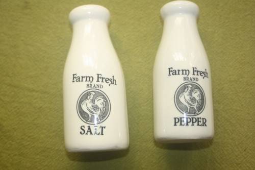 FUN MILK BOTTLE SHAPED FARM FRESH SALT AND PEPPER SET LARGE