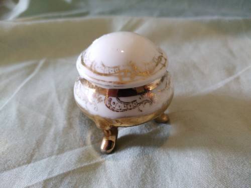 Trinket Box porcelain 3 footed no Maker`s Mark