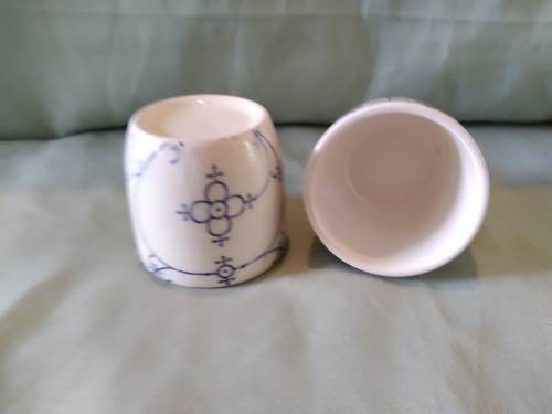 Pair of blue and white straw pattern Polish egg cups attributed toJaworzyna Slaska (Konigszelt)