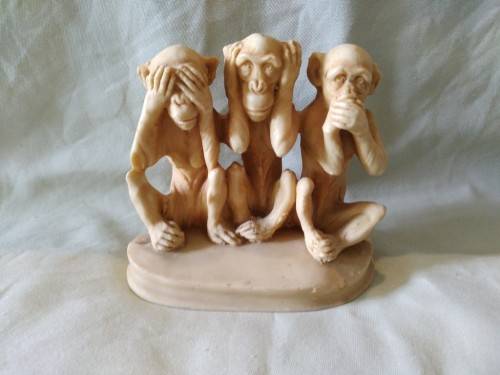 Three monkeys see No Evil Hear No Evil Speak No Evil resin figurine