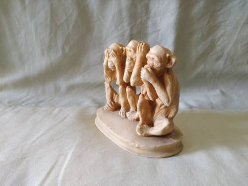 Three monkeys see No Evil Hear No Evil Speak No Evil resin figurine