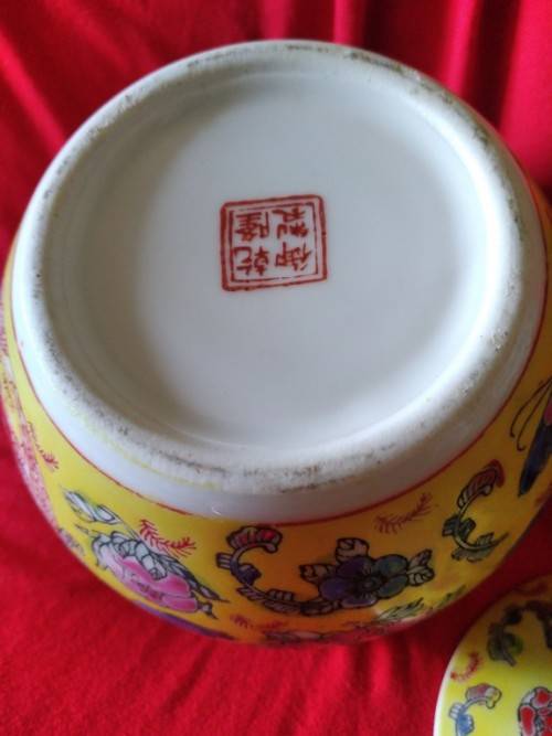 Yellow oriental Porcelain pernikahan pot with lid