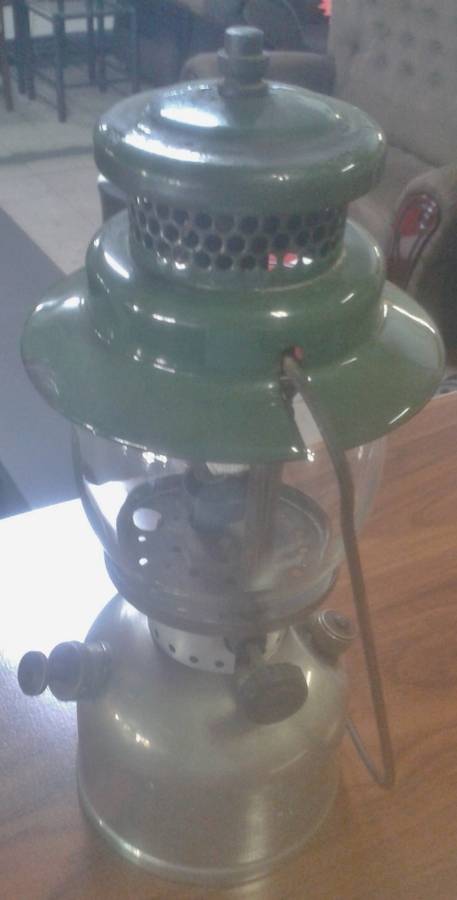 COLEMAN OF CANADA MODEL 249 LANTERN DATED 55