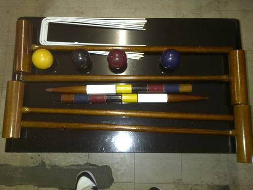 SOLID WOOD COMPLETE CROQUET SET IN CARRY CASE