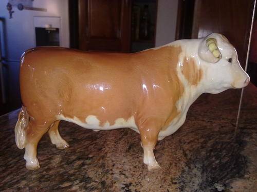 porcelain bull could be beswick