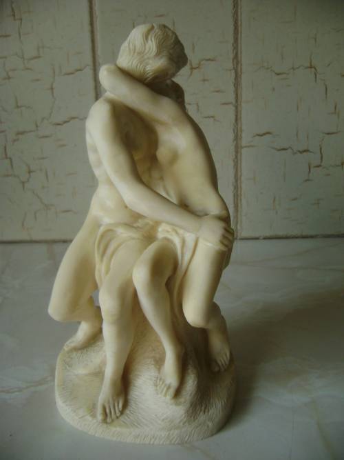 LOVELY MOULDED STATUE OF NAKED LOVERS