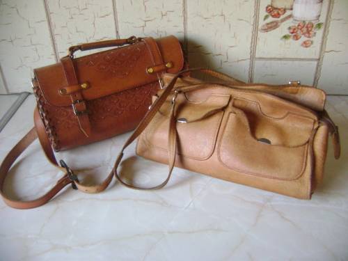 2 GENUINE LEATHER HANDBAGS - IN GOOD CONDITION (SOLD TOGETHER AS ONE LOT)