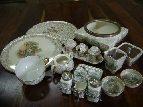 COLLECTION OF VARIOUS VINTAGE PORCELAIN ITEMS (MADE IN ENGLAND) - SOLD TOGETHER AS ONE LOT