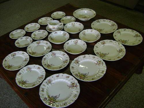 SELECTION OF ROYAL DOULTON "OLD LEEDS SPRAYS" PLATES