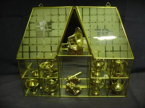 LOVELY WALL-HANGING DISPLAY CABINET IN SHAPE OF HOUSE WITH 9 SMALL BRASS ORNAMENTS
