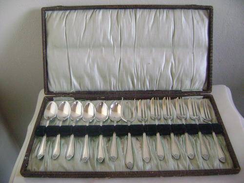 SILVERPLATED CAKE-FORK AND TEA SPOON SET IN ORIGINAL BOX - VERY GOOD CONDITION!!!