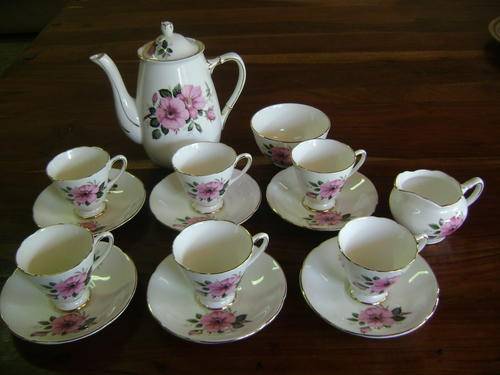 VINTAGE "OLD ROYAL BONE CHINA" (MADE IN ENGLAND) DEMATISSE SET - IN MINT CONDITION