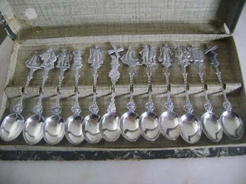 SET OF 12 PRETTY SILVER PLATED TEA SPOONS - MADE IN HOLLAND