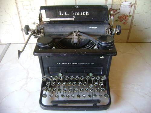 ANTIQUE L.C. SMITH & CORONA TYPEWRITER