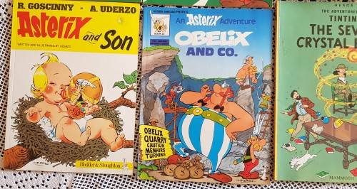 Comic books (5x Asterix plus 1x Tintin)