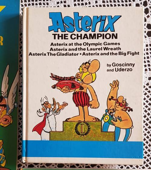 Comic books (5x Asterix plus 1x Tintin)