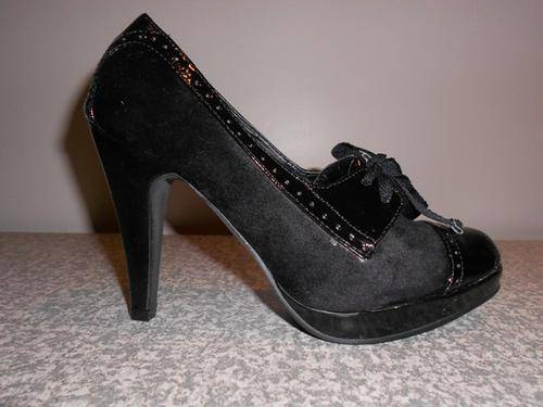 CLEARANCE SALE: Black Fashion Courts (Size 4 - 7)