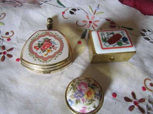 VINTAGE 3 ITEMS- A LADIES ASHTRAY,A NEEDLE BOX AND A PILL BOX!!
