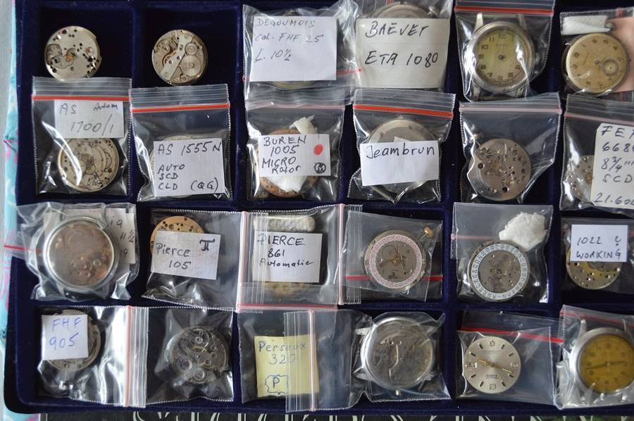 MECHANICAL WATCHES AND MOVMENTS