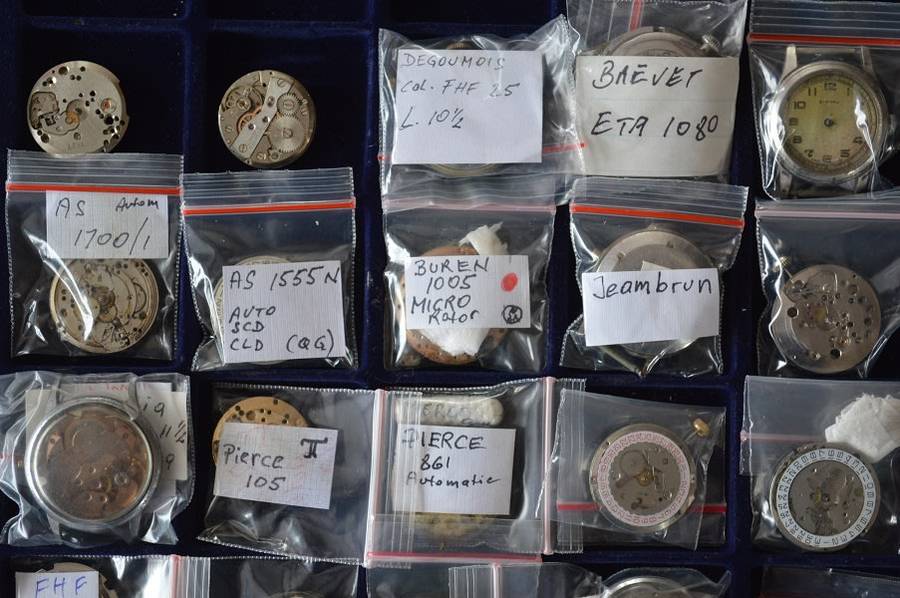 MECHANICAL WATCHES AND MOVMENTS