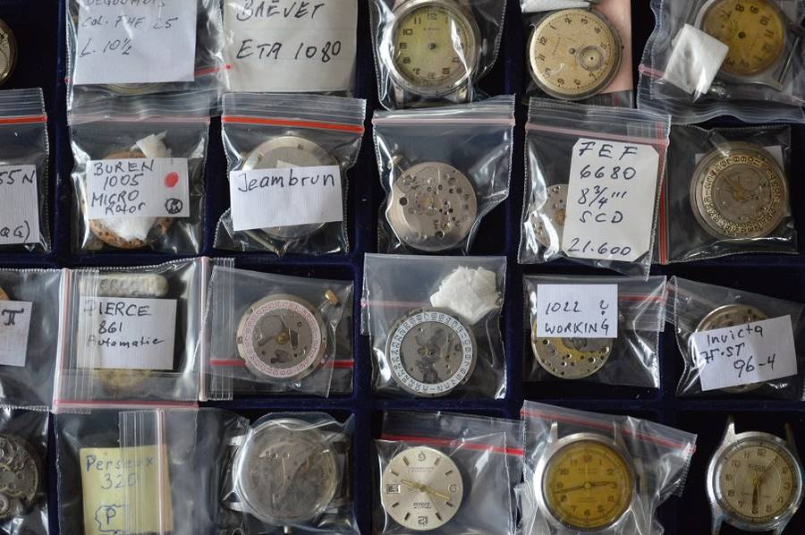 MECHANICAL WATCHES AND MOVMENTS