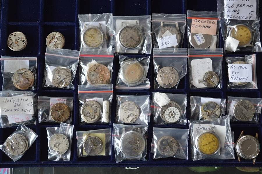 MECHANICAL WATCHES AND MOVMENTS