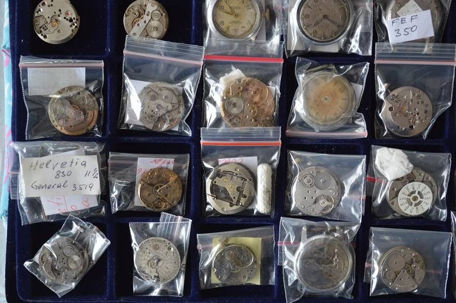 MECHANICAL WATCHES AND MOVMENTS