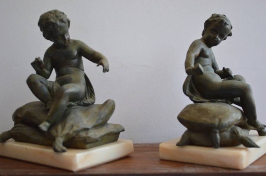 Frabrication Francaise Paris bronze patinated spelter book ends