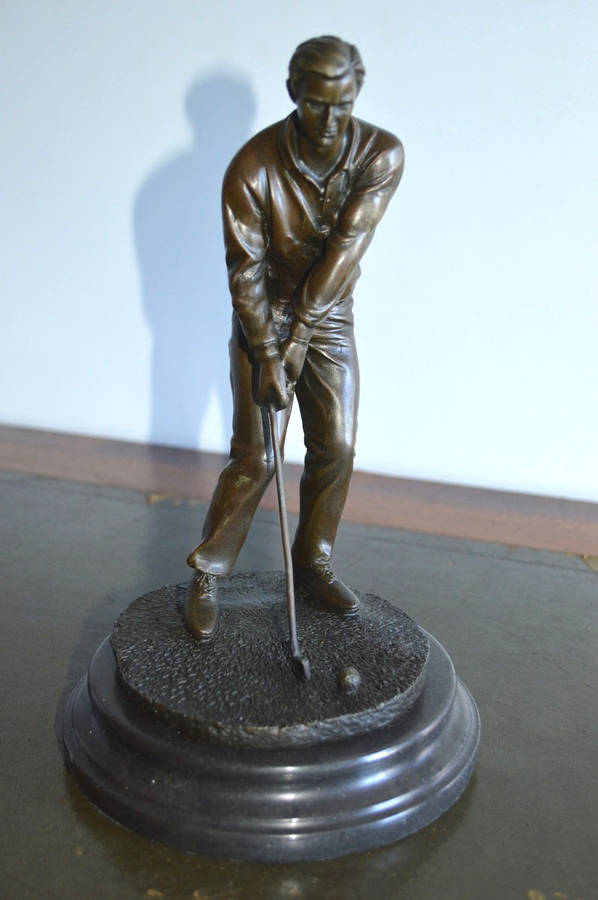 Bronze golf player. would make a lovely gift or trophy