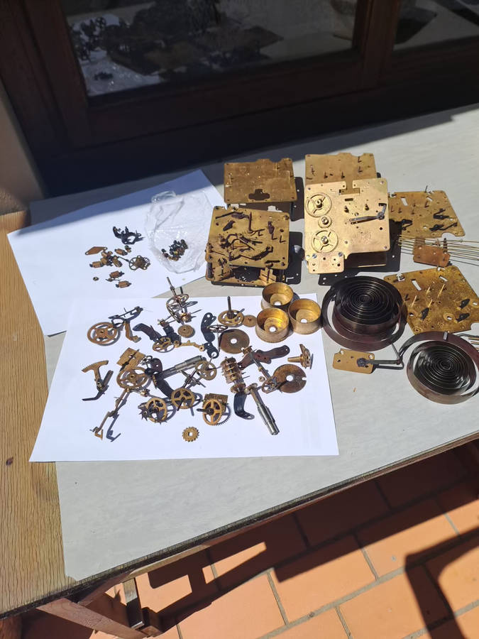 looks like 4 FHS clock moments for spares or repairs