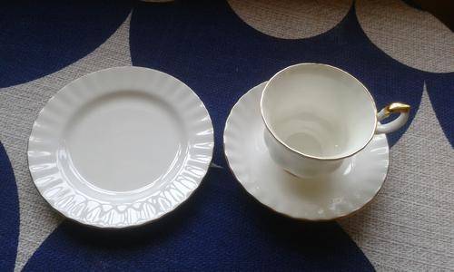 Royal Albert Val D'or 24 pc Tea Set