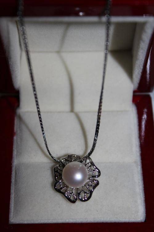8-9mm Real Pearl Pendant with free Chain