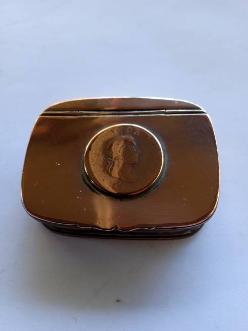 GEORGIAN SNUFF BOX WITH GEORGE III HALF PENNY