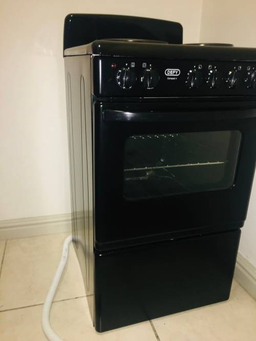 Defy 500 Series Compact 4 Solid Plate / Electric Stove (Black)