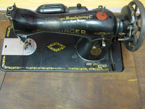 ***WOW*** WORKING VERY OLD SINGER SOWING MACHINE***