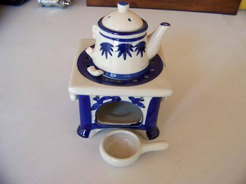 AROMATHERAPY OIL BURNER