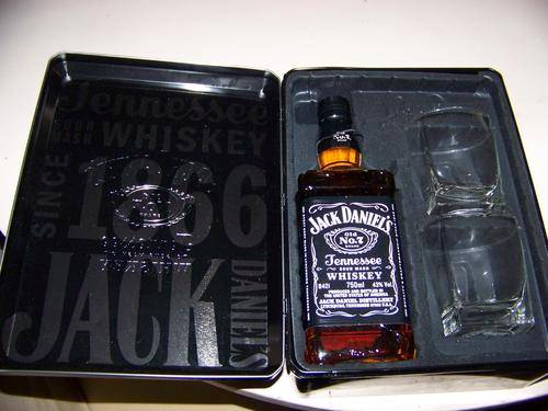 JACK DANIELS TIN WITH FULL BOTTLE OF WHISKEY AND TWO GLASSES