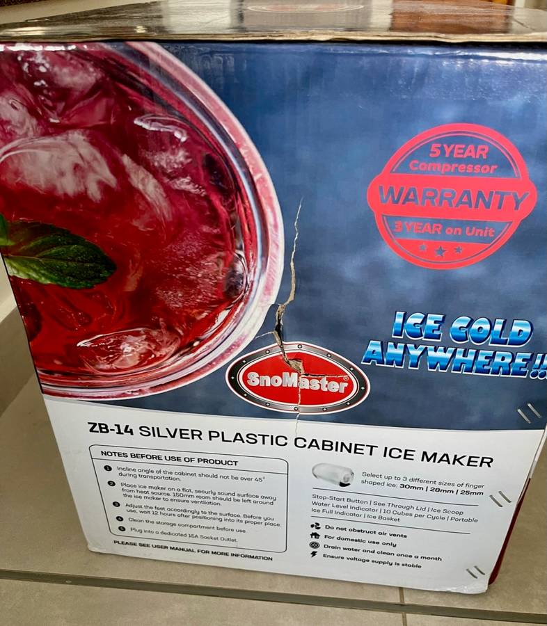 SnoMaster - 12kg Counter-Top Ice-Maker - Silver
