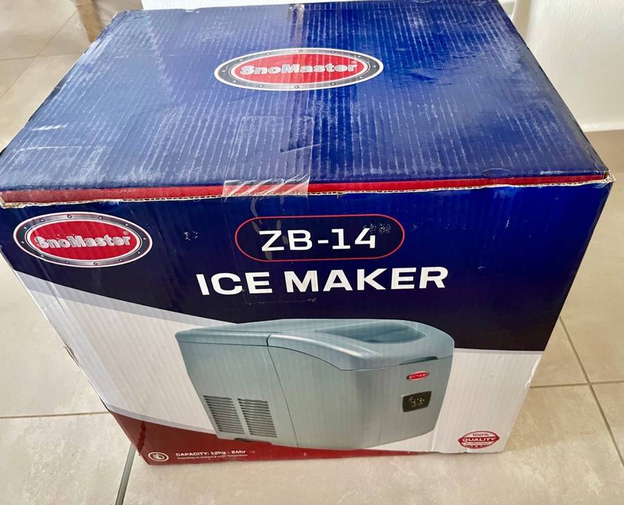 SnoMaster - 12kg Counter-Top Ice-Maker - Silver