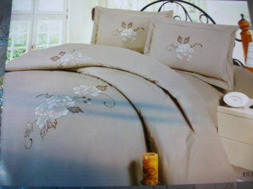 6 PIECE BEDDING SET (Range 1 = R140)