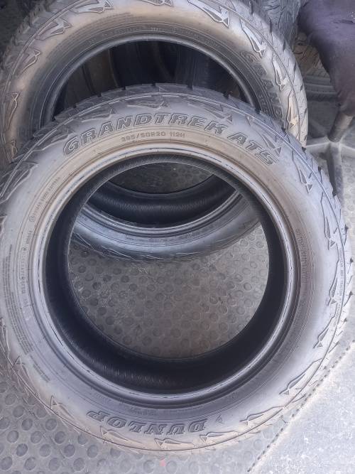 285/50/20 × 2 Dunlop Grandtrak AT5.