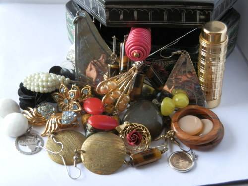 Jewelry lot in a jewelry box (3) - seven (7) days to pay