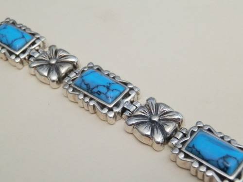 Fantastic solid sterling silver turquoise bracelet - weight 33.7 g.  Thirty (30) days to pay