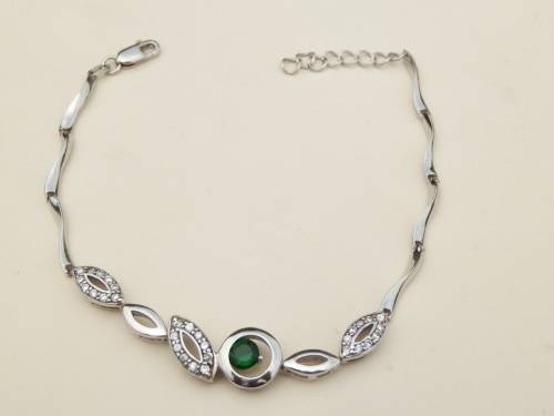 Lovely solid sterling silver bracelet - weight 8.2 g.