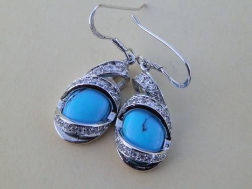 Stunning solid sterling silver turquoise earrings - weight 8.2 g.  Thirty (30) days to pay