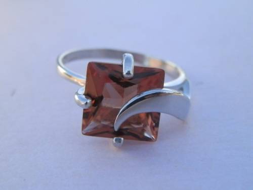 Fabulous solid sterling silver color changing Zultanite ring - weight 4.9 g.  Thirty days to pay