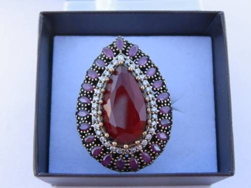 Magnificent sterling silver ruby ring - weight 12.3 g.
