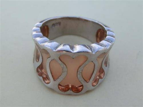 Striking and unique sterling silver ring - weight 7.5 g.