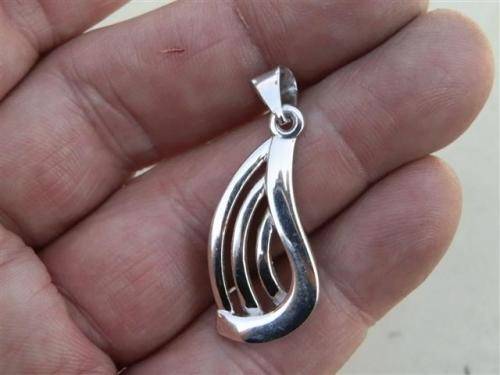 Fabulous solid sterling silver pendant - weight 5.5 g.