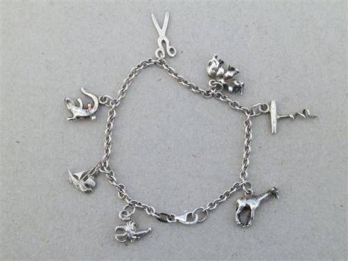 Gorgeous solid sterling silver charm bracelet - weight 13.51 g.